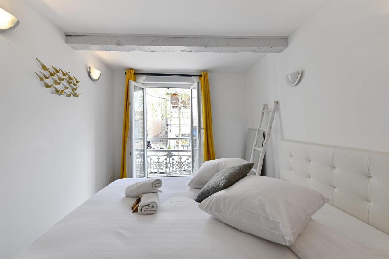 Charming Flat Overlooking The Place De Lenche In - Welkeys *