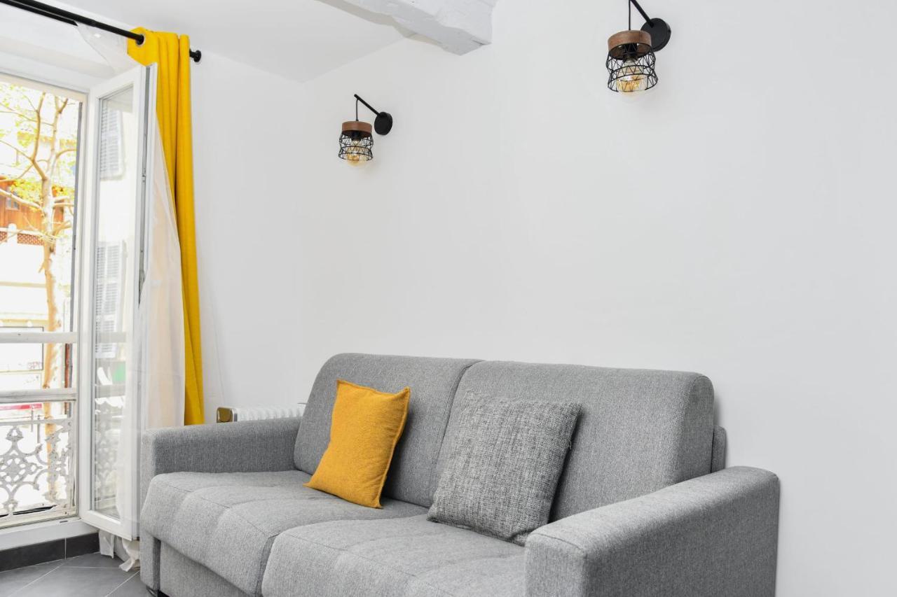 Charming Flat Overlooking The Place De Lenche In - Welkeys Marseille