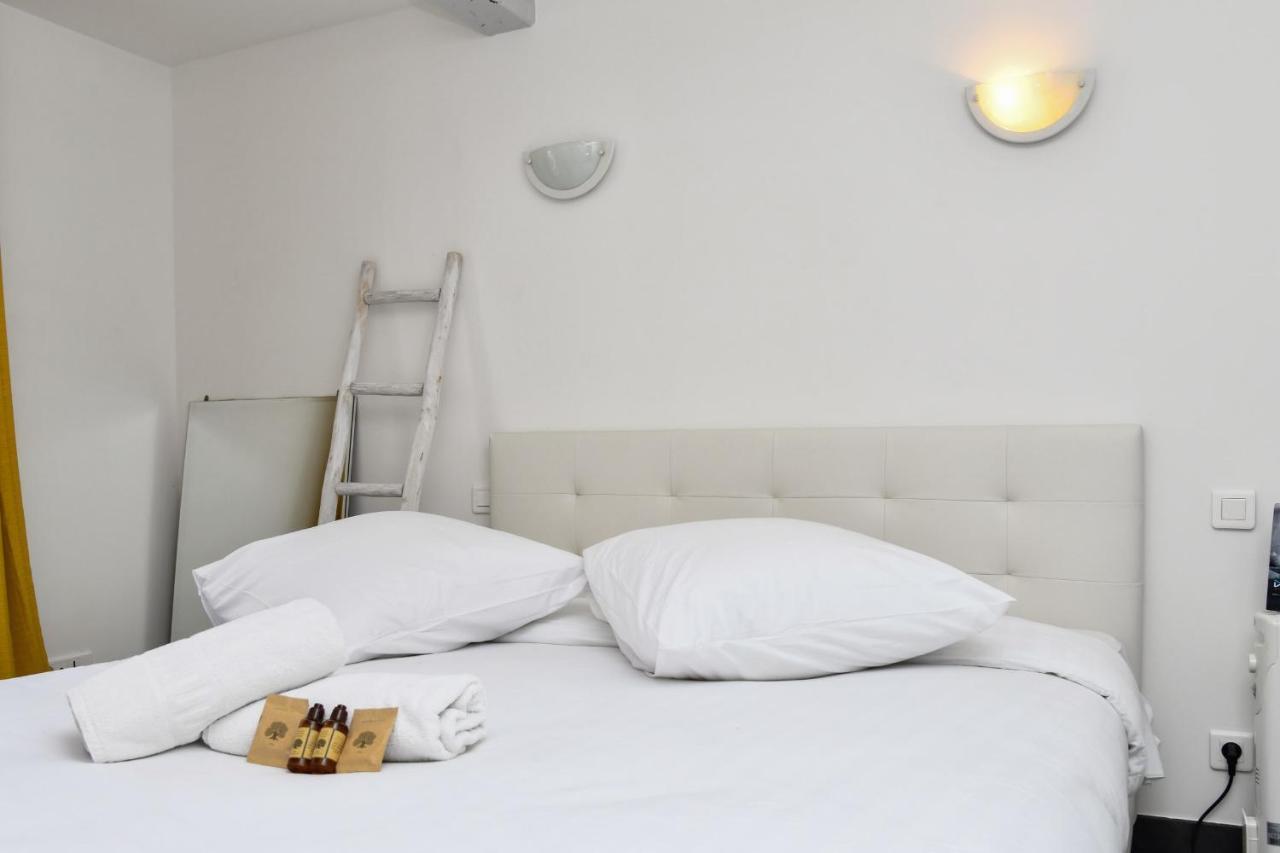 Charming Flat Overlooking The Place De Lenche In - Welkeys * Marseille