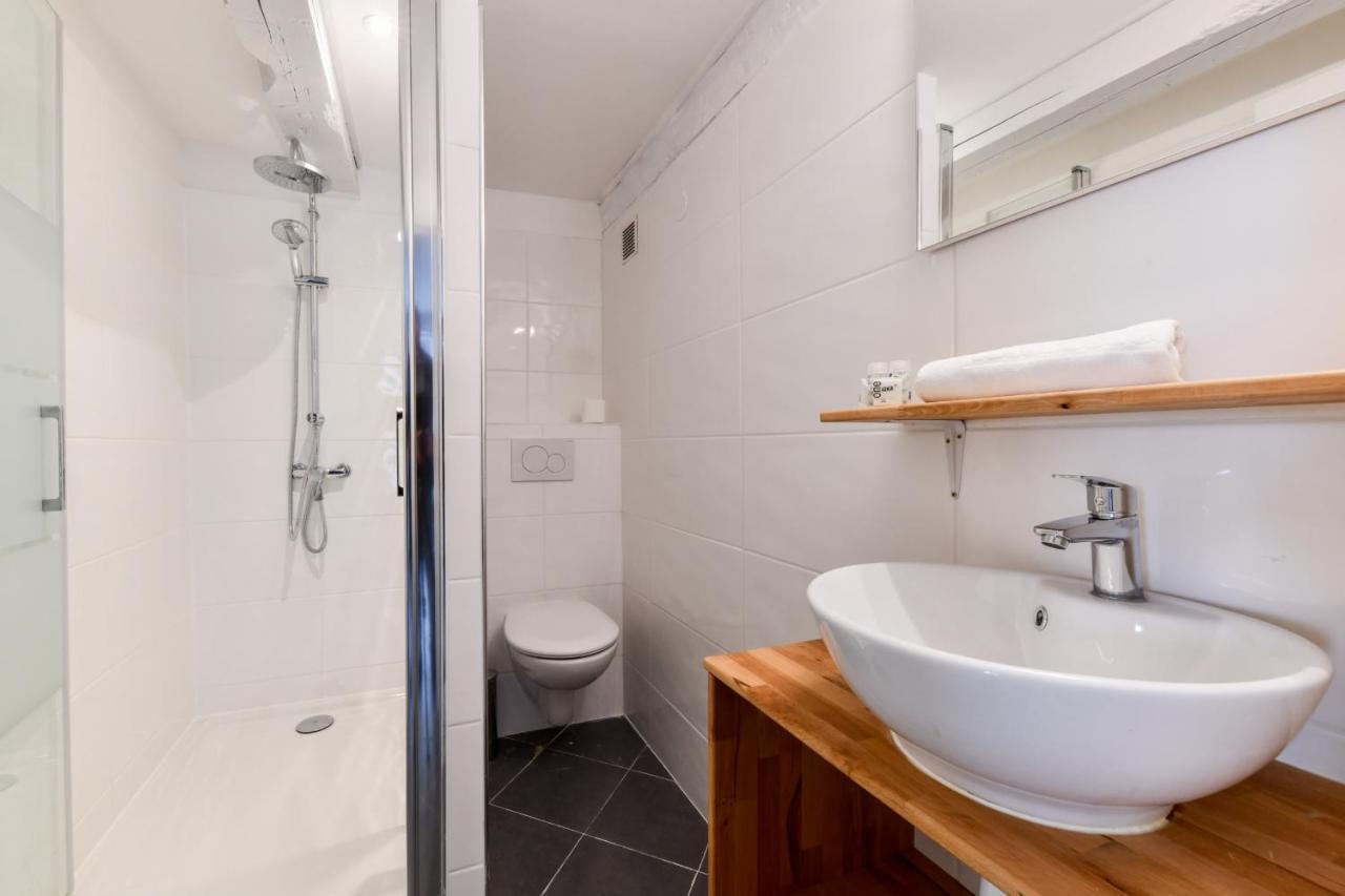 Charming Flat Overlooking The Place De Lenche In - Welkeys Apartment Marseille
